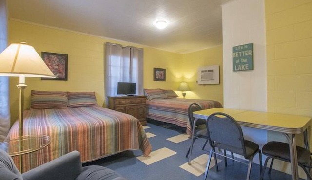 Sunfish Studio 1: Kingsland Pet Friendly with Pool!