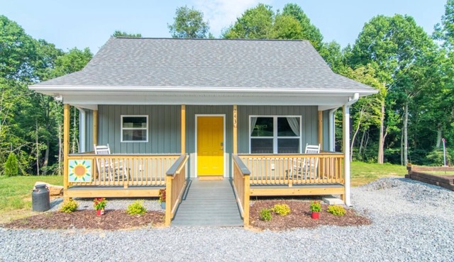 Sunflower Cabin | Wheelchair Friendly with WiFi
