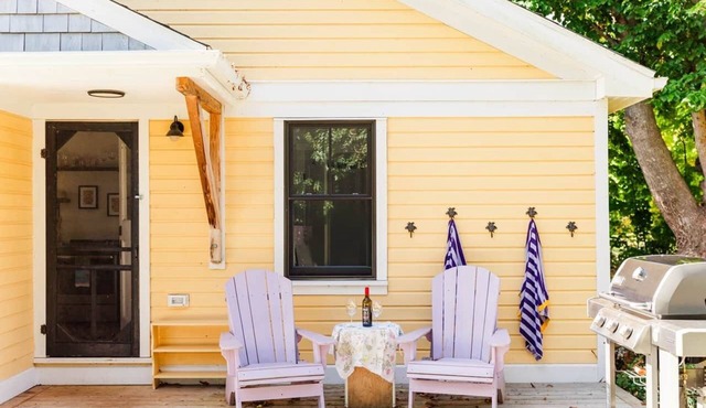 Sunflower Cottage-Cosy Family Beach Cottage