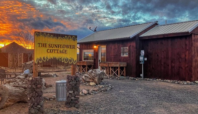 Sunflower Cottage Stellarscape @Triple View Tiny's