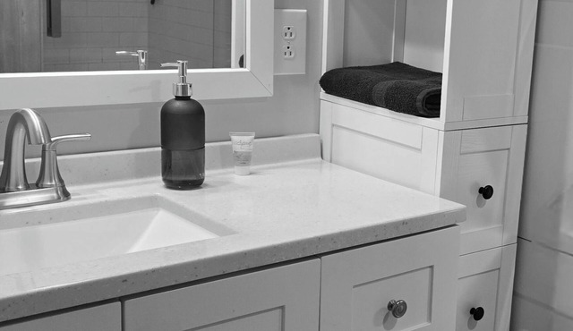 Sunflower Cozy 1-bedroom TINY home in serene Danville