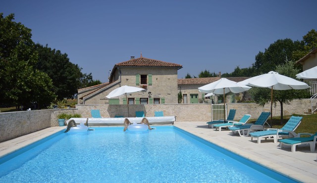 Sunflowers gite: sleeps 4/5 in a complex of 6 gites in the countryside.