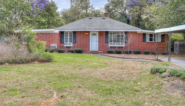 Sunflower Guest House - pet friendly/fenced patio & covered parking