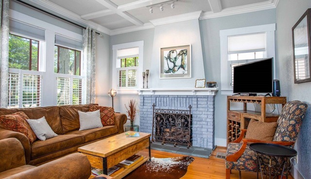 Sunflower Haus | Great Location | Fire Pit