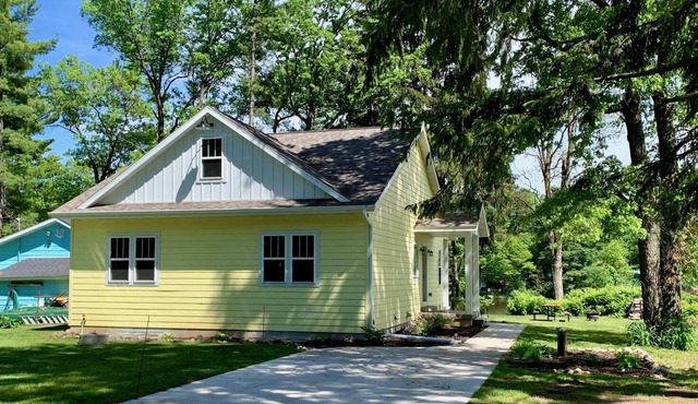 Sunflower House on Lake Wissota