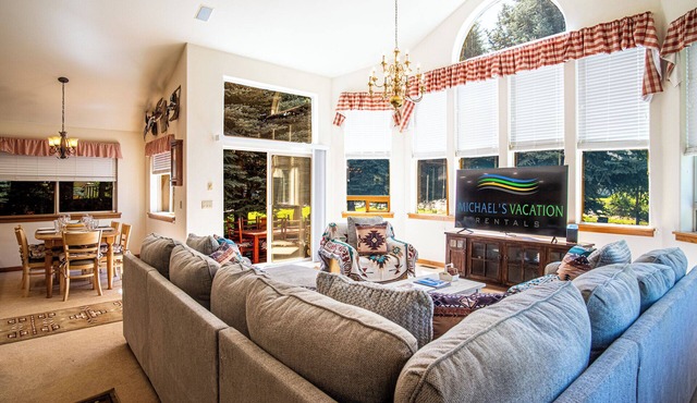 Sunflower Lane - 4BD Sun Valley Retreat + Resort Amenities