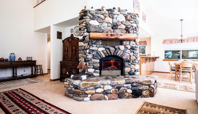 Sunflower Lane - 4BD Sun Valley Retreat + Resort Amenities
