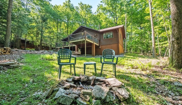 Sunflower | Pet Friendly, Lake Access, Hot Tub!