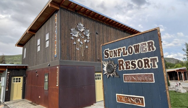 Sunflower Resort Deluxe Sunflower Home 2BR King/King