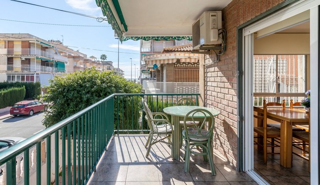 'Sunflower Salamanca' Apartment with Balcony and Air Conditioning