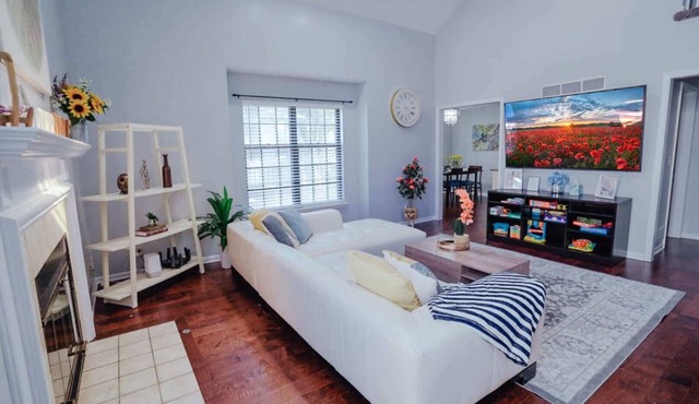 Sunflower Suite- Central, Near Highway