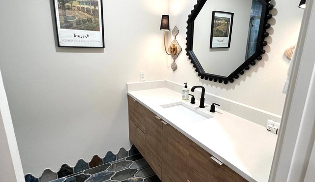 Sunflower Unit #3. 2-bedroom apartment in peaceful Corpus Christi.