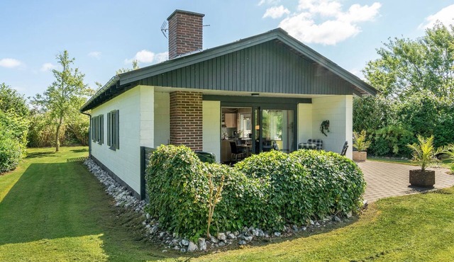 "Suni" - 400m from the sea by Interhome