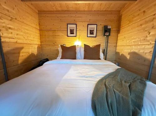 Sunken Escapes Cabin 8