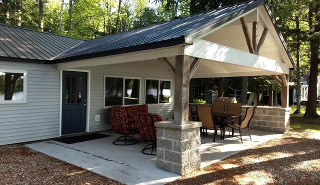Sunken Lake Cottage, w/2 Kayaks, Paddle Boat and Canoe