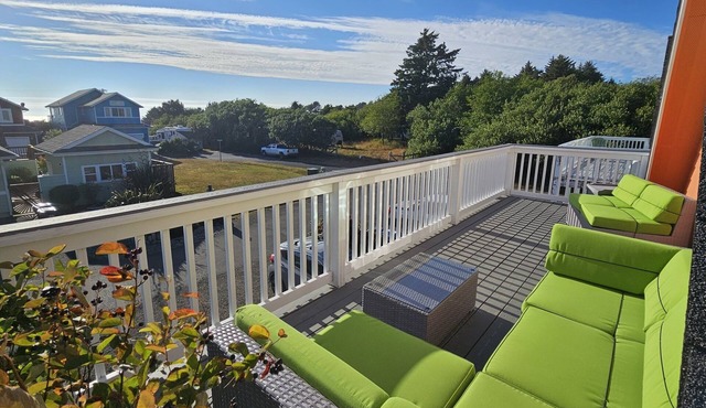 Sunkissed 3BR | Fenced, firepit, glimpse ocean view, near beach access, sleeps 8