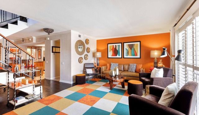 Sunkist at 411 | Walking Distance to Downtown PS!