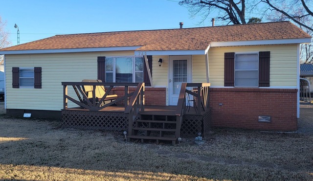 Sunkist beach house. Lake side house 3 bedroom house