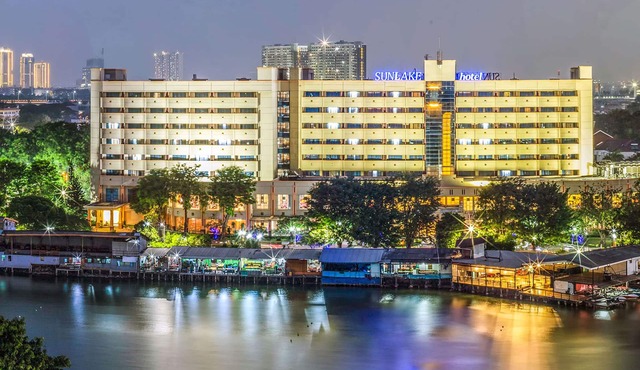 Sunlake Waterfront Resort and Convention