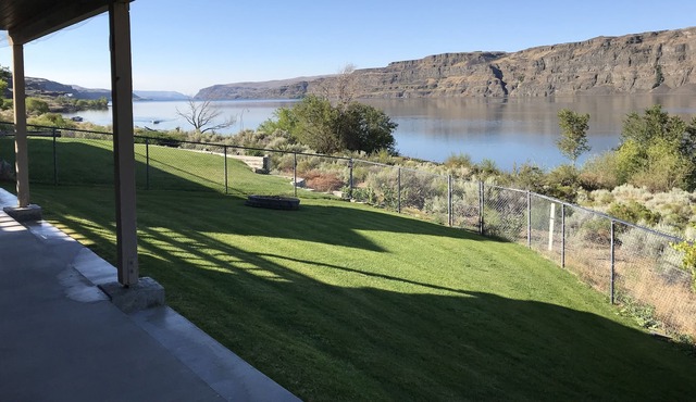 Sunland Estates waterfront home in the Cove close to Gorge Amphitheater