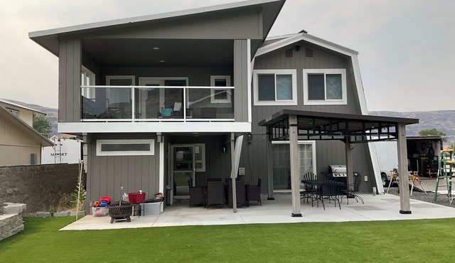 Sunland 😊Funland ! The Grizzly Bear Barn ! A unique place to gather !