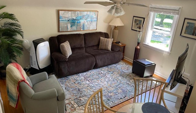 Sunlight Splendor Apartment at Twin Oaks Inn by the Trails