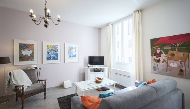 SunlightProperties L'ARTISTE: a charming apartment in the Port area of Nice