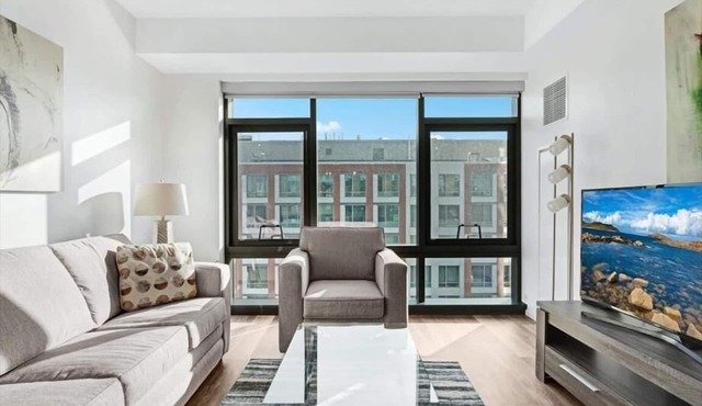 Sunlit 1BR | Full Kitchen + In-unit Laundry | Close to Hospitals