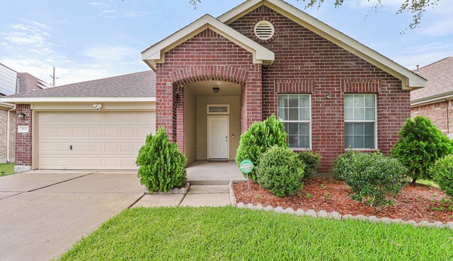 Sunlit 3BR Modern Retreat Near 3 Highways