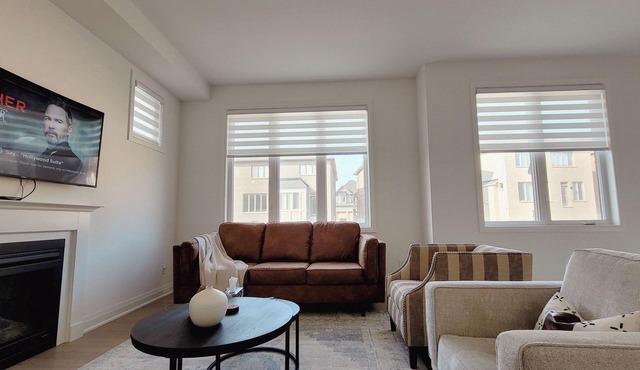 Sunlit Brand-New Home: Comfort & Convenience for Families