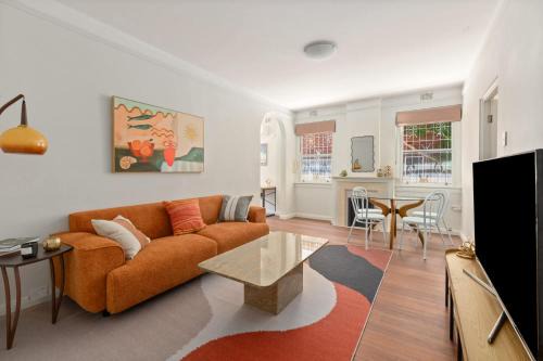 Sunlit Coastal Retreat in Prestigious Rose Bay