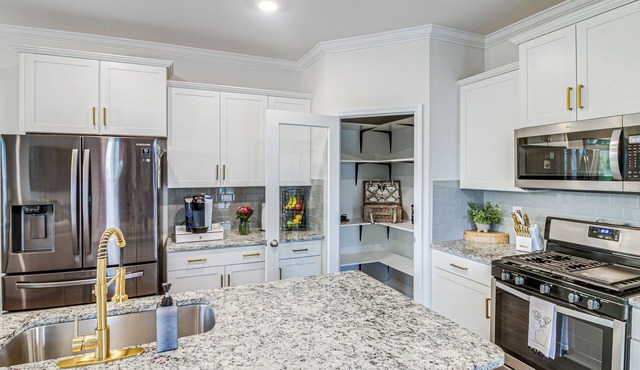 Sunlit Lake Wylie Townhouse: 10 Mi to Carowinds!