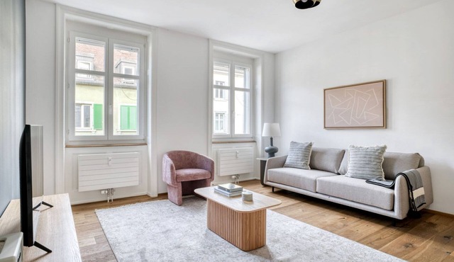 Sunlit Matthäus 3 Room w/Storage, nr Market, by Blueground