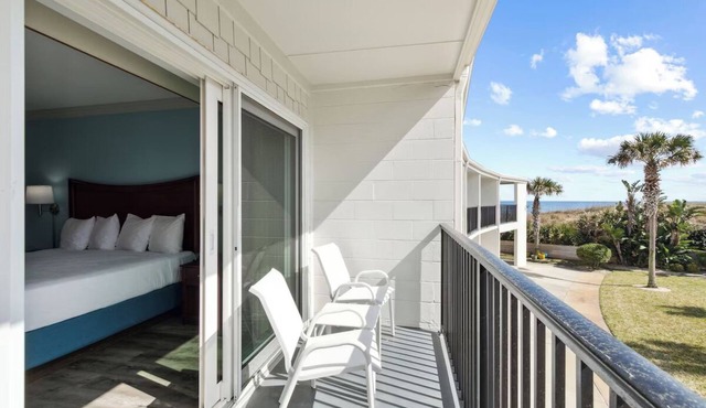 Sunlit Ocean View Suite, Ideal for Relaxing Family Getaways with Outdoor Pool