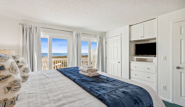 Sunlit Paradise in Amelia Island 3BR Beachfront Home