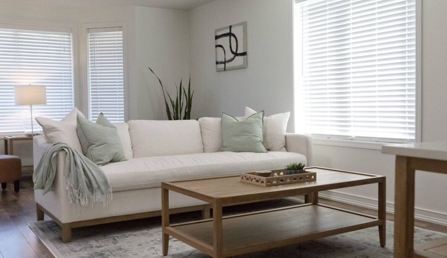 Sunlit Sage House - a peaceful retreat. 3 bed 2 bath bright & clean home