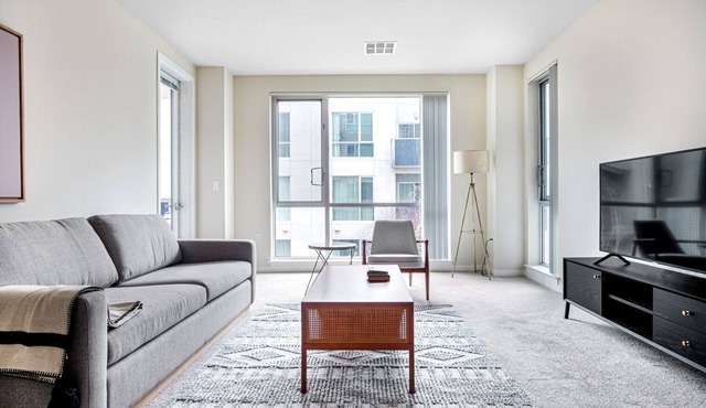 Sunlit Santa Clara 2BR w/Parking, Gym, walk to Groceries, by Blueground