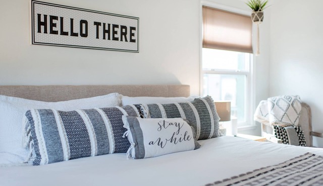 Sunlit Scandi House - Quiet Neighborhood