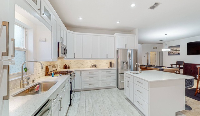 Sunlit Serenity Oasis | House in Kissimmee with private pool, pool table, tennis