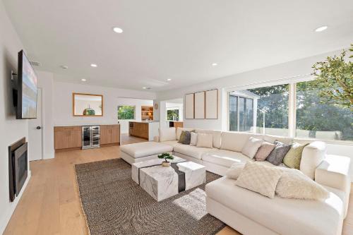 Sunlit & Spacious Seattle Home near Space Needle