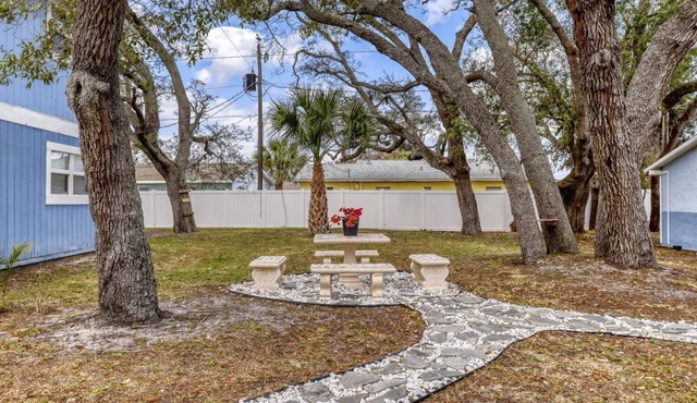 Sunlit Studio Near EGAD & Beach | Queen Bed + TV