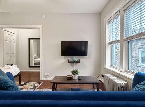 Sunlit Studio with City Charm - Lunt studio rep