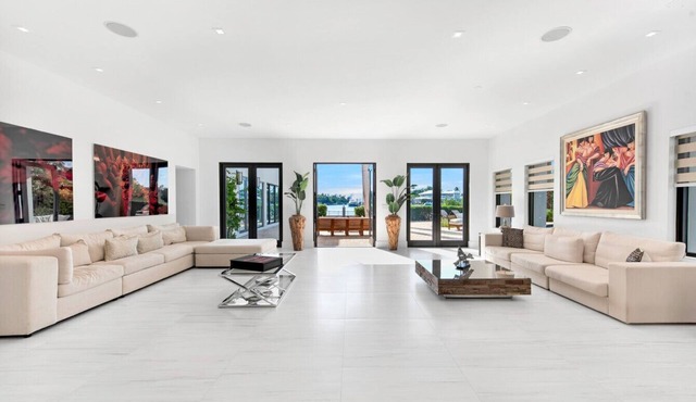 Sunlit Stylish Sanctuary - Ultimate Miami Luxury