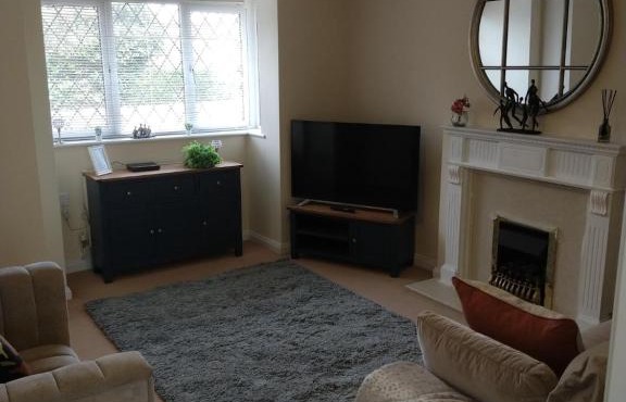 Sunningdale homely detached family,contractor 3 bed house with Parking