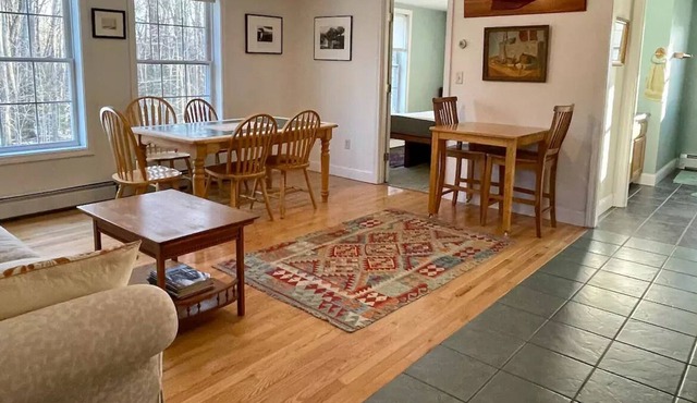 Sunny 1-bedroom apartment on Maine Coast