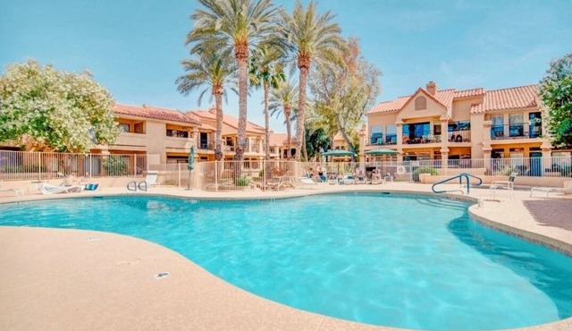 Sunny 1-bedroom condo in Scottsdale with fantastic amenities and EV stations!