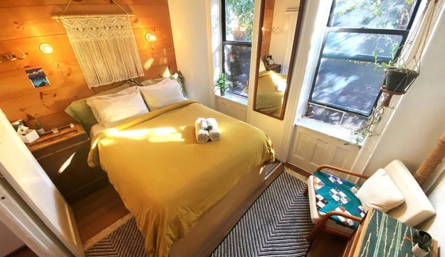 Sunny 1 BR in the Heart of Williamsburg!