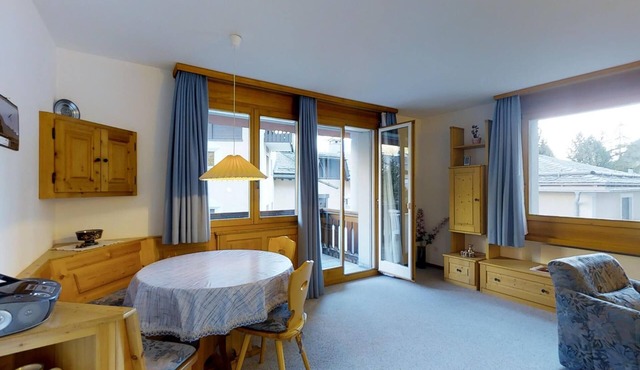 Sunny 2 ½-room apartment on 1st Floor, 55 m2, quiet location.