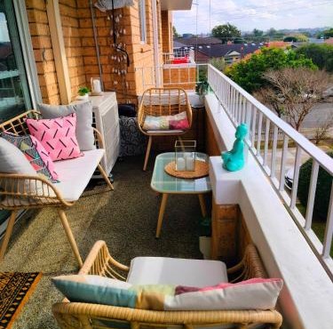 Sunny 2 bed Restaurants beach at door Pets O.K