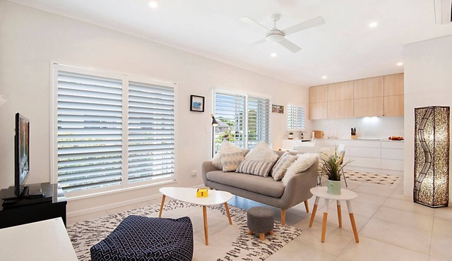 Sunny 2 bedroom 1 bathroom, north facing balcony free use bikes & kayaks & wifi